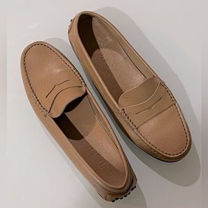 Tod’s Women’s Pebbled Tan Loafer, Size 37.5/7.5